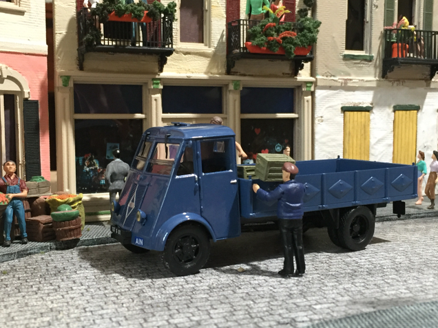 Illustration for article titled French Friday: Renault AHN by Altaya